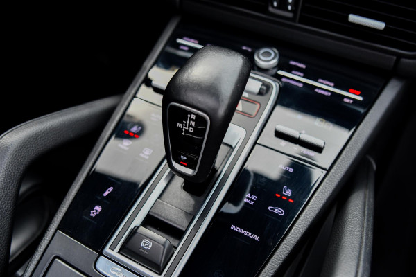 Porsche Cayenne 3.0 E-Hybrid. Sport Design, Chrono, Pano, Luchtv, 18 Weg, ACC, 360, Keyless, Bose, Trekh, CarPlay!