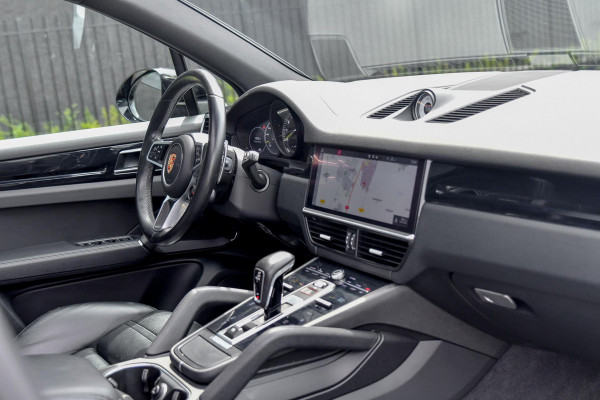 Porsche Cayenne 3.0 E-Hybrid. Sport Design, Chrono, Pano, Luchtv, 18 Weg, ACC, 360, Keyless, Bose, Trekh, CarPlay!