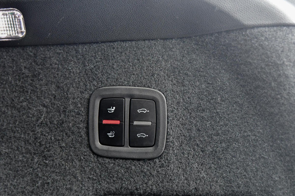 Porsche Cayenne 3.0 E-Hybrid. Sport Design, Chrono, Pano, Luchtv, 18 Weg, ACC, 360, Keyless, Bose, Trekh, CarPlay!
