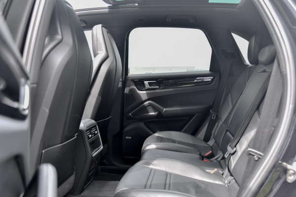 Porsche Cayenne 3.0 E-Hybrid. Sport Design, Chrono, Pano, Luchtv, 18 Weg, ACC, 360, Keyless, Bose, Trekh, CarPlay!