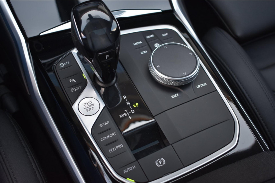 BMW 3-serie 320i High Executive | HARMAN KARDON | SCHUIF KANTELDAK | LEDER | STOELVERWARMING | SFEERVERLICHTING | APPLE CARPLAY