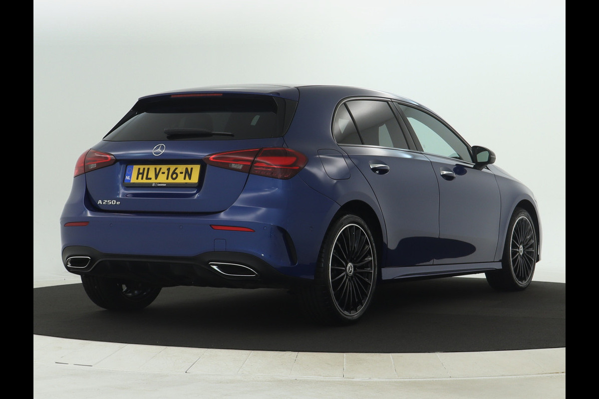 Mercedes-Benz A-Klasse 250 e AMG Face Lift Plug-In Hybride | AMG Line | Night Pakket | Sfeerverlichting | 11 kW Laden | Stuur en Stoelverwarming | Inclusief 24 maanden MB Certified garantie voor Europa. Mercedes-Benz A-Klasse 250 e AMG Face Lift Plug-In Hybride | AMG Line | Night Pakket | Sfeerverlichting | 11 kW Laden | Stuur en Stoelverwarming | Inclusief 24 maanden MB Certified garantie voor Europa.