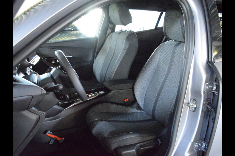 Peugeot 2008 1.2 PureTech 100 Allure ACHTERUITRIJCAMERA MET SENSOREN | NAVIGATIE & CARPLAY | E.C.C. |