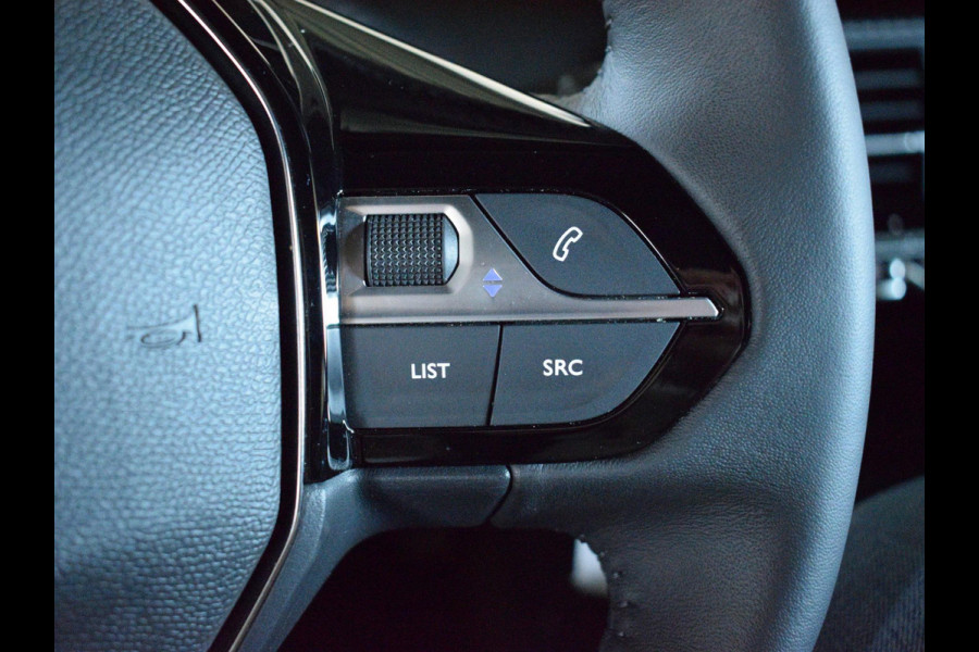 Peugeot 2008 1.2 PureTech 100 Allure ACHTERUITRIJCAMERA MET SENSOREN | NAVIGATIE & CARPLAY | E.C.C. |