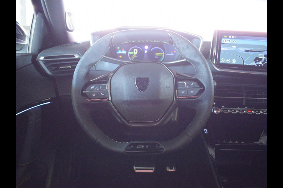 Peugeot e-2008 EV GT Avantage 54 kWh ACHTERUITRIJCAMERA MET SENSOREN | NAVIGATIE & CARPLAY | E.C.C. | VERWARMBARE STOELEN |