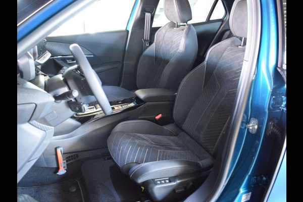 Peugeot e-2008 EV GT Avantage 54 kWh ACHTERUITRIJCAMERA MET SENSOREN | NAVIGATIE & CARPLAY | E.C.C. | VERWARMBARE STOELEN |