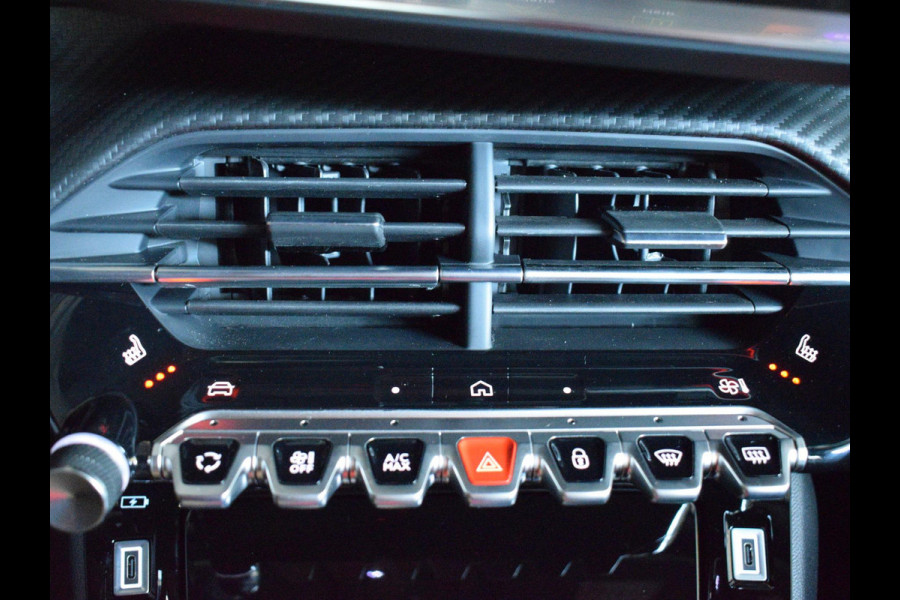 Peugeot e-2008 EV GT Avantage 54 kWh ACHTERUITRIJCAMERA MET SENSOREN | NAVIGATIE & CARPLAY | E.C.C. | VERWARMBARE STOELEN |