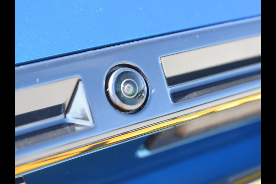 Peugeot e-2008 EV GT Avantage 54 kWh ACHTERUITRIJCAMERA MET SENSOREN | NAVIGATIE & CARPLAY | E.C.C. | VERWARMBARE STOELEN |