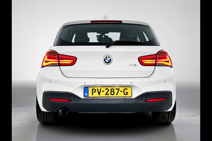 BMW 1-serie 118i Corporate Lease High Executive M-SportAutomaat (M-Pakket, GROOT-NAVIGATIE, STOELVERWARMING, DEALER ONDERHOUDEN)