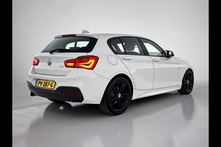 BMW 1-serie 118i Corporate Lease High Executive M-SportAutomaat (M-Pakket, GROOT-NAVIGATIE, STOELVERWARMING, DEALER ONDERHOUDEN)