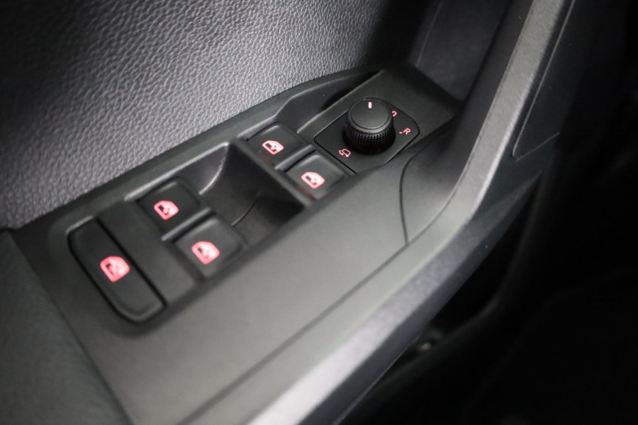 Seat Ibiza 1.0 TSI Style Business Intense 95pk | Navigatie | Lichtmetalen velgen | Cruise controle | Parkeersensoren achter