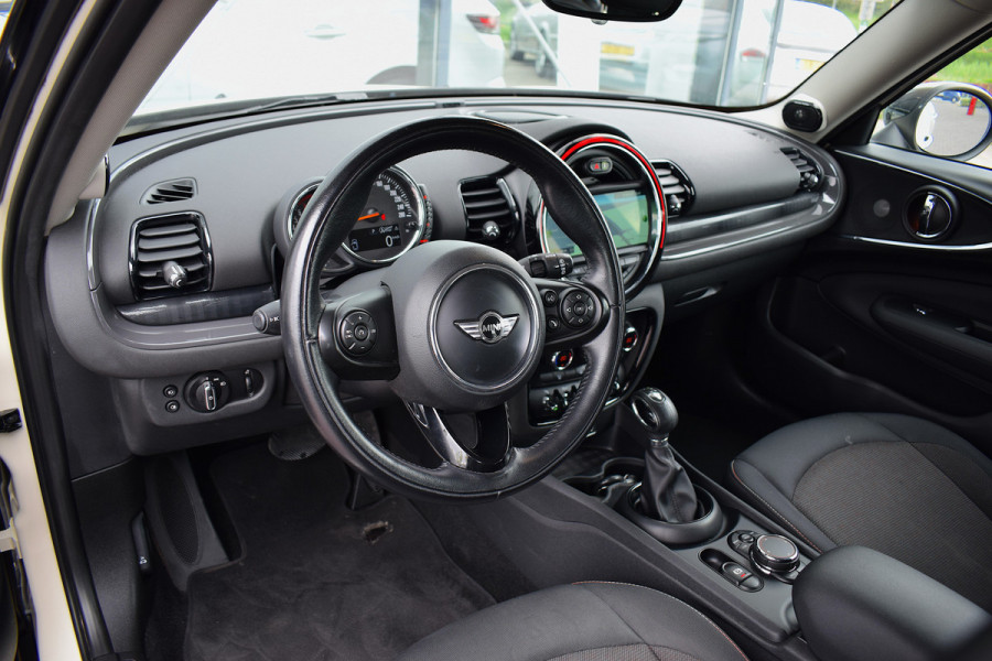 MINI Clubman 1.5 Cooper Pepper Serious Business | Automaat | H/K | 17” LM | Cruise