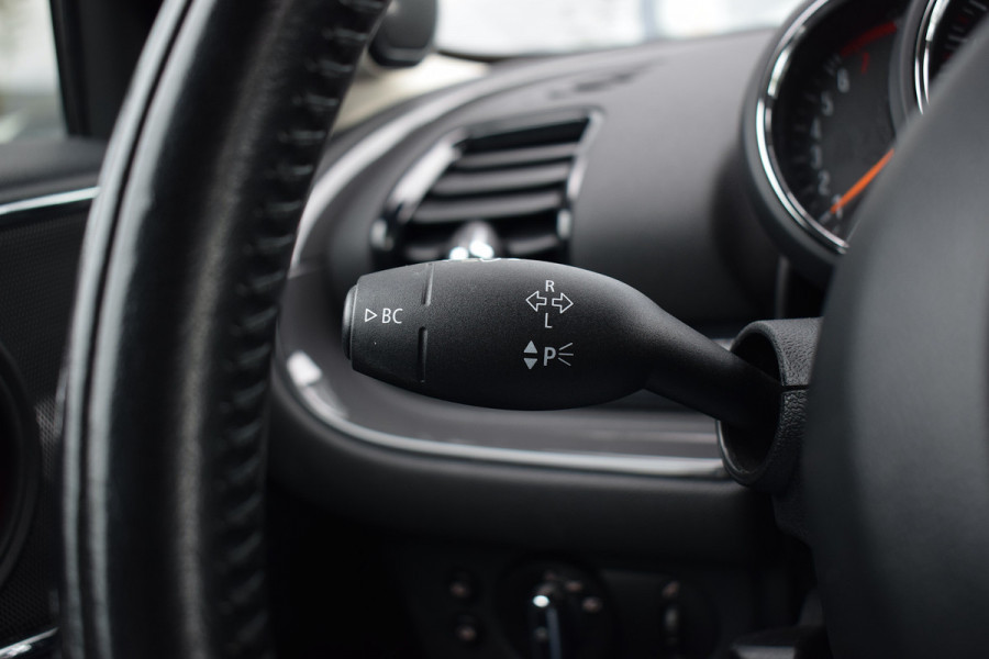MINI Clubman 1.5 Cooper Pepper Serious Business | Automaat | H/K | 17” LM | Cruise