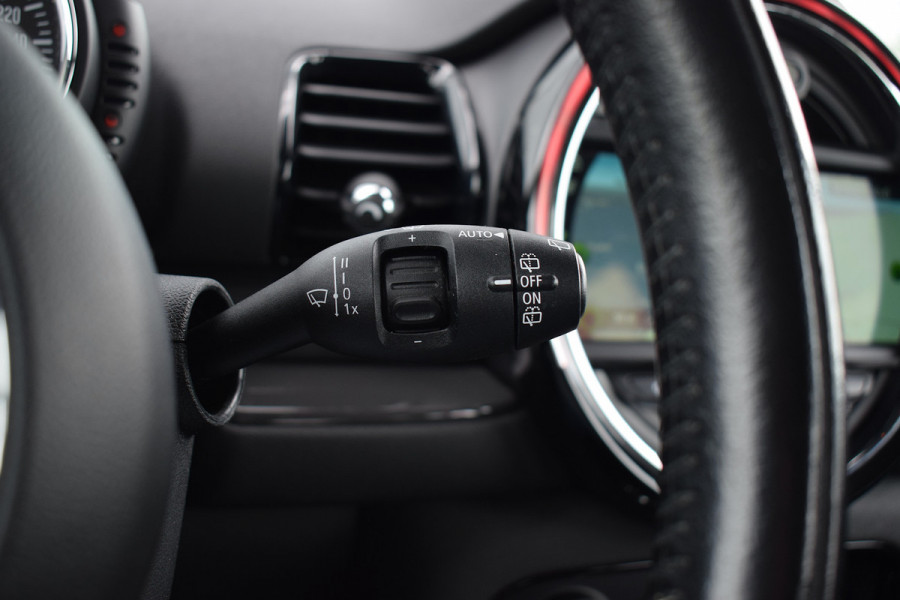 MINI Clubman 1.5 Cooper Pepper Serious Business | Automaat | H/K | 17” LM | Cruise