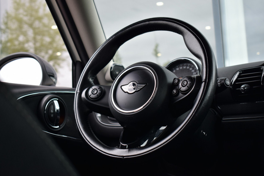 MINI Clubman 1.5 Cooper Pepper Serious Business | Automaat | H/K | 17” LM | Cruise