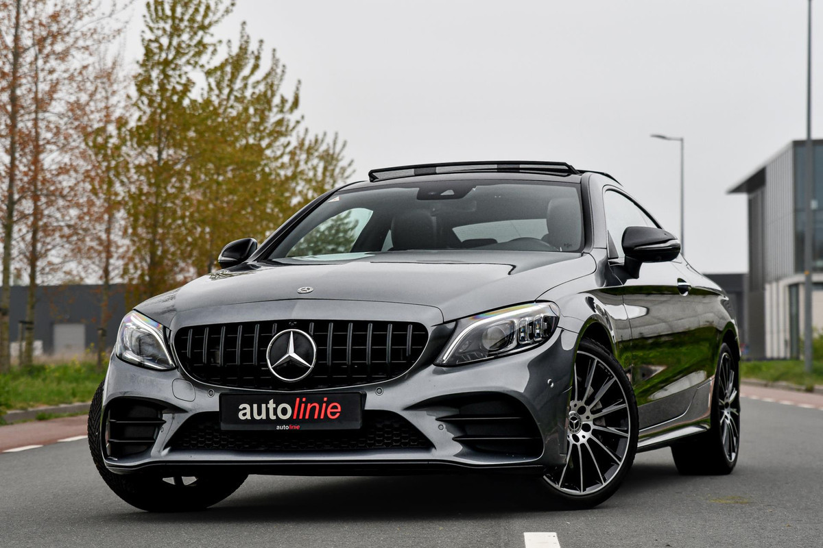 Mercedes-Benz C-Klasse Coupé 300 AMG Night. Pano, 360, Burm, Dodeh, Keyless, Sfeer, CarPlay, Multibeam! Mercedes-Benz C-Klasse Coupé 300 AMG Night. Pano, 360, Burm, Dodeh, Keyless, Sfeer, CarPlay, Multibeam!