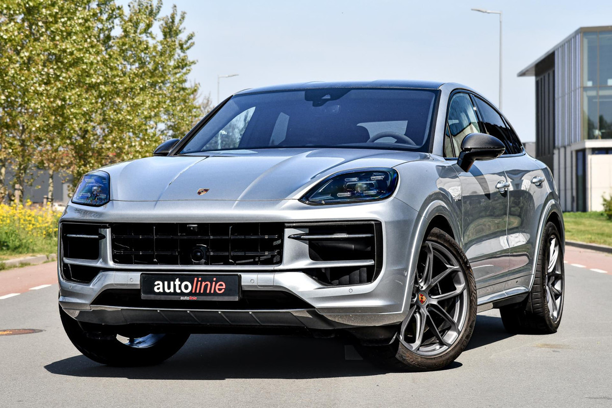 Porsche Cayenne Coupé 3.0 E-Hybrid. GT Pakket. Carbon, Leder, Softcl, Luchtv, BTW, ACC, 360, 18 Weg, Trekh, Bose, Keyless, Stuurvw Porsche Cayenne Coupé 3.0 E-Hybrid. GT Pakket. Carbon, Leder, Softcl, Luchtv, BTW, ACC, 360, 18 Weg, Trekh, Bose, Keyless, Stuurvw