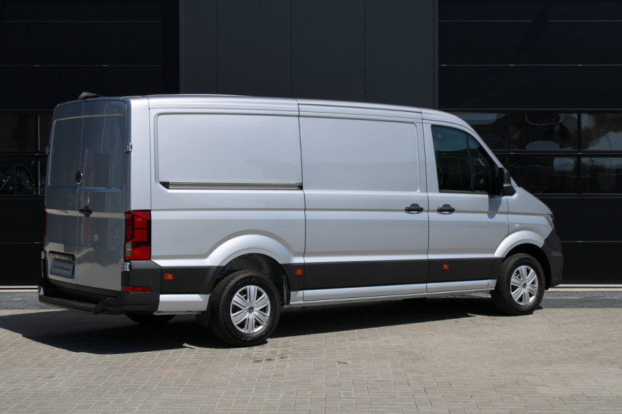 Volkswagen Crafter 35 2.0 TDI L3H2 177pk - Facelift - Navigatie - LED - Geveerde stoel - Virtual cockpit - Camera - Verwarmd stuur - Stoelverwarmin
