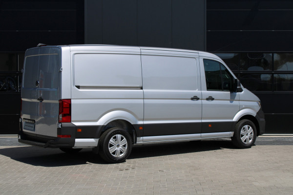 Volkswagen Crafter 35 2.0 TDI L3H2 177pk - Facelift - Navigatie - LED - Geveerde stoel - Virtual cockpit - Camera - Verwarmd stuur - Stoelverwarmin