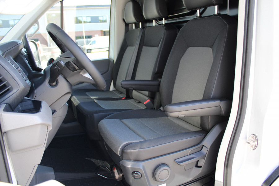 Volkswagen Crafter 35 2.0 TDI L3H2 177pk - Facelift - Navigatie - LED - Geveerde stoel - Virtual cockpit - Camera - Verwarmd stuur - Stoelverwarmin