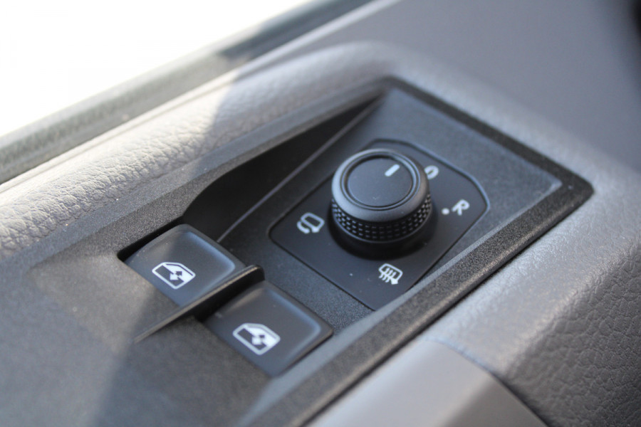 Volkswagen Crafter 35 2.0 TDI L3H2 177pk - Facelift - Navigatie - LED - Geveerde stoel - Virtual cockpit - Camera - Verwarmd stuur - Stoelverwarmin