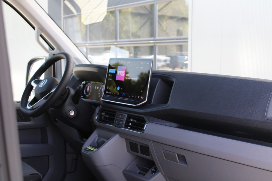 Volkswagen Crafter 35 2.0 TDI L3H2 177pk - Facelift - Navigatie - LED - Geveerde stoel - Virtual cockpit - Camera - Verwarmd stuur - Stoelverwarmin