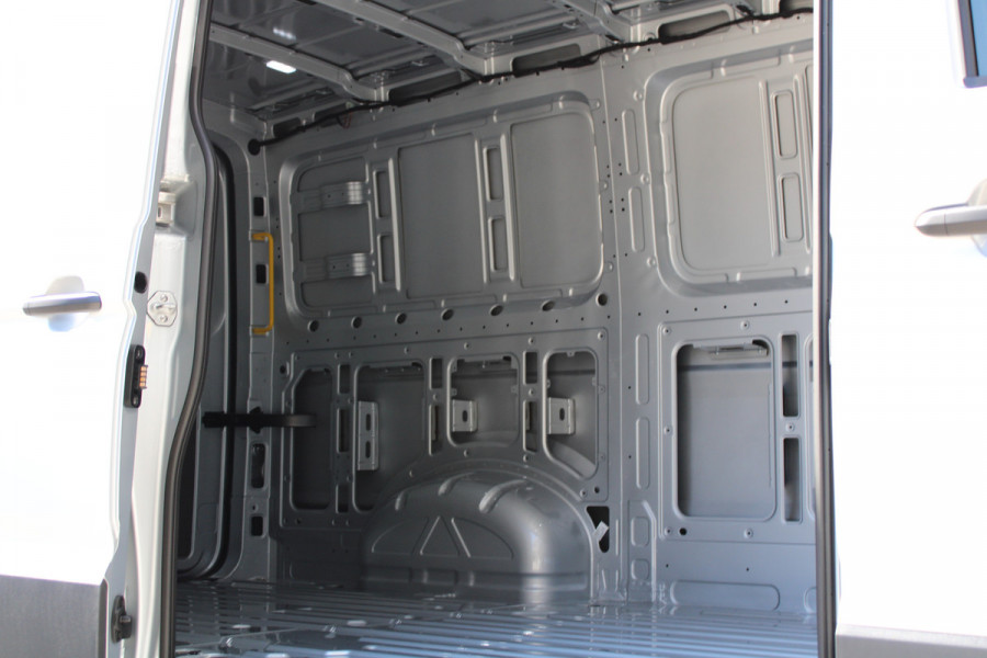 Volkswagen Crafter 35 2.0 TDI L3H2 177pk - Facelift - Navigatie - LED - Geveerde stoel - Virtual cockpit - Camera - Verwarmd stuur - Stoelverwarmin