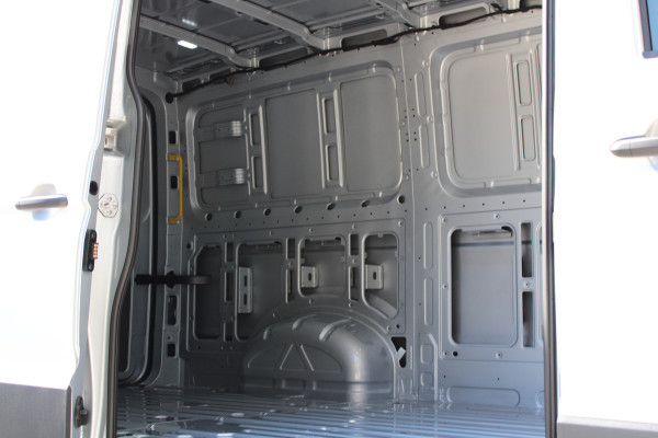 Volkswagen Crafter 35 2.0 TDI L3H2 177pk - Facelift - Navigatie - LED - Geveerde stoel - Virtual cockpit - Camera - Verwarmd stuur - Stoelverwarmin