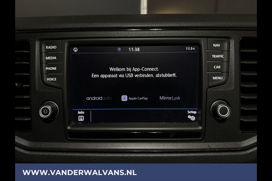 Volkswagen Crafter 2.0 TDI 140 pk L3H2 L2H1 Euro6 Airco | Camera | Navigatie | 3000kg Trekhaak | Imperiaal Apple Carplay, Android Auto, Parkeersensoren, Bijrijdersbank
