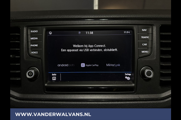 Volkswagen Crafter 2.0 TDI 140 pk L3H2 L2H1 Euro6 Airco | Camera | Navigatie | 3000kg Trekhaak | Imperiaal Apple Carplay, Android Auto, Parkeersensoren, Bijrijdersbank