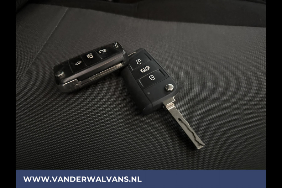 Volkswagen Crafter 2.0 TDI 140 pk L3H2 L2H1 Euro6 Airco | Camera | Navigatie | 3000kg Trekhaak | Imperiaal Apple Carplay, Android Auto, Parkeersensoren, Bijrijdersbank