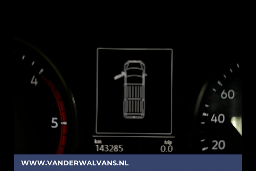 Volkswagen Crafter 2.0 TDI 140 pk L3H2 L2H1 Euro6 Airco | Camera | Navigatie | 3000kg Trekhaak | Imperiaal Apple Carplay, Android Auto, Parkeersensoren, Bijrijdersbank