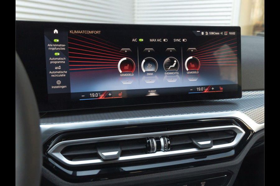 BMW 3 Serie Touring 330i M-Sport - Trekhaak - ACC - Hifi - Camera - M Sport Remmen Blauw