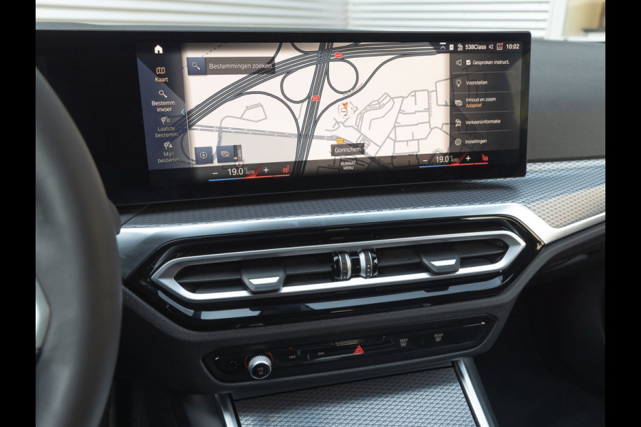 BMW 3 Serie Touring 330i M-Sport - Trekhaak - ACC - Hifi - Camera - M Sport Remmen Blauw