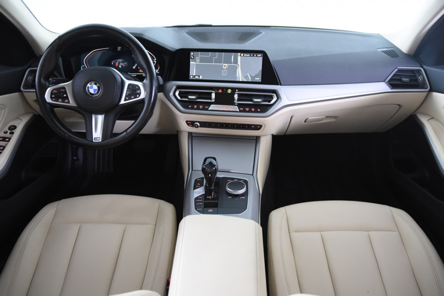 BMW 3 Serie 318i Luxury *1ste Eigenaar*Leer*Navigatie*Stoelverwarming*Parkassist*
