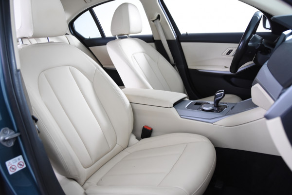 BMW 3 Serie 318i Luxury *1ste Eigenaar*Leer*Navigatie*Stoelverwarming*Parkassist*