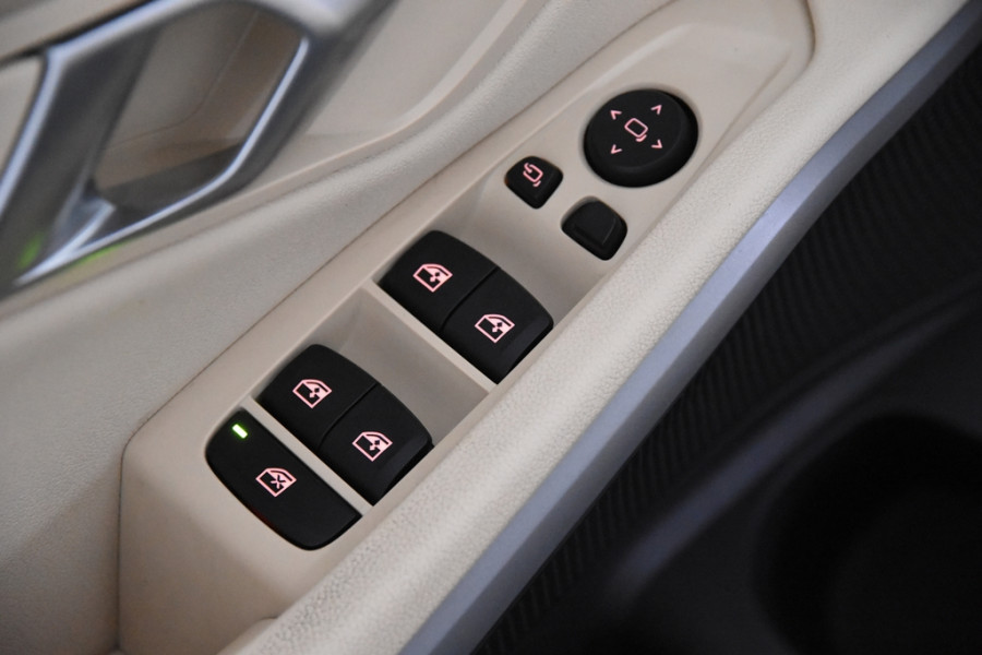BMW 3 Serie 318i Luxury *1ste Eigenaar*Leer*Navigatie*Stoelverwarming*Parkassist*