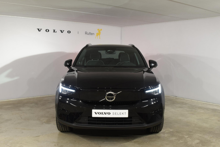 Volvo EX40 252PK Single Motor Extended Range Plus / Navigatie / 360 Camera / Stuur-Stoelverwarming / Adaptieve Cruisecontrol / LM Velgen / Trekhaak /