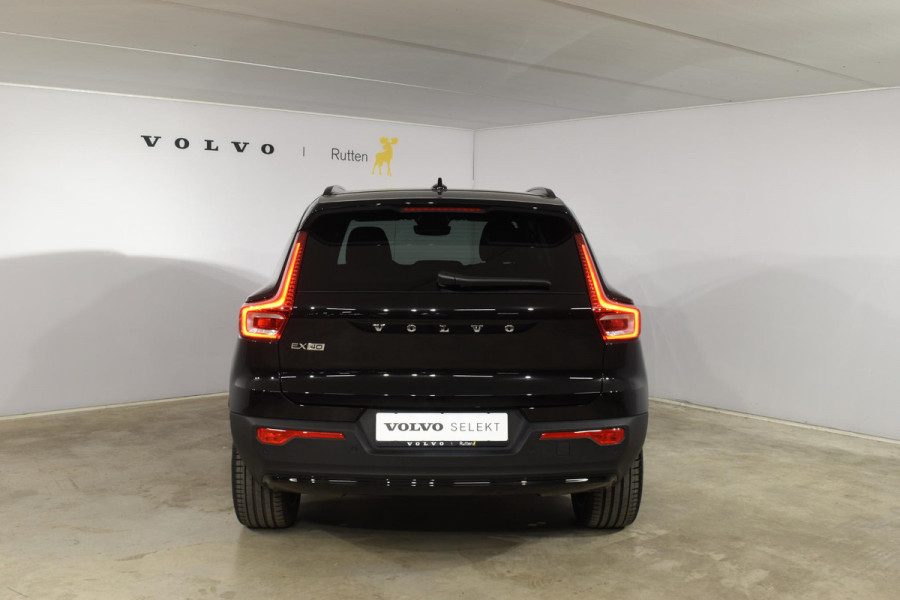 Volvo EX40 252PK Single Motor Extended Range Plus / Navigatie / 360 Camera / Stuur-Stoelverwarming / Adaptieve Cruisecontrol / LM Velgen / Trekhaak /