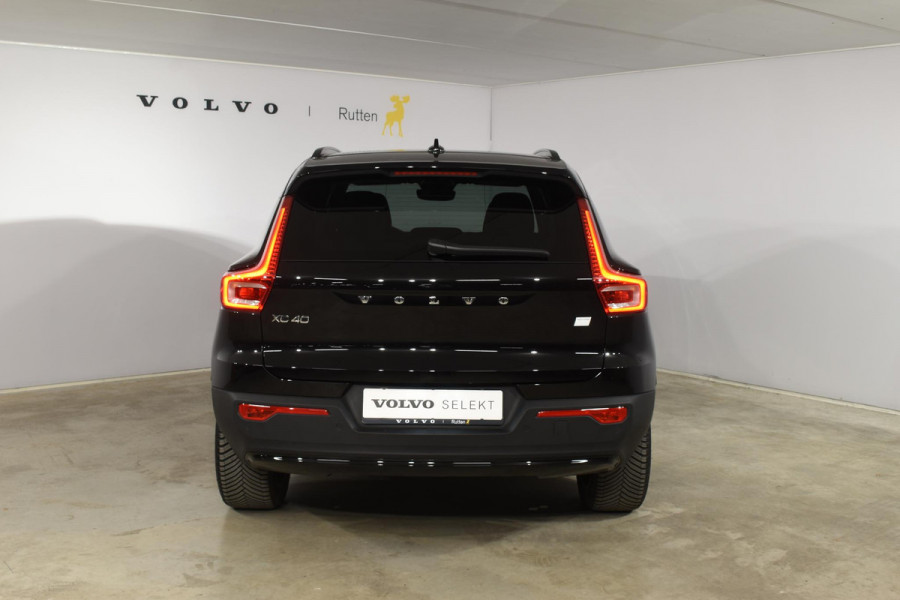 Volvo XC40 252PK Single Motor Extended Range Plus / Navigatie / Camera / Parkeersensoren / Adaptieve Cruisecontrol / Stuur-Stoelverwarming / LM Velgen / Trekhaak /