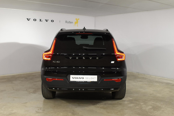 Volvo XC40 252PK Single Motor Extended Range Plus / Navigatie / Camera / Parkeersensoren / Adaptieve Cruisecontrol / Stuur-Stoelverwarming / LM Velgen / Trekhaak /