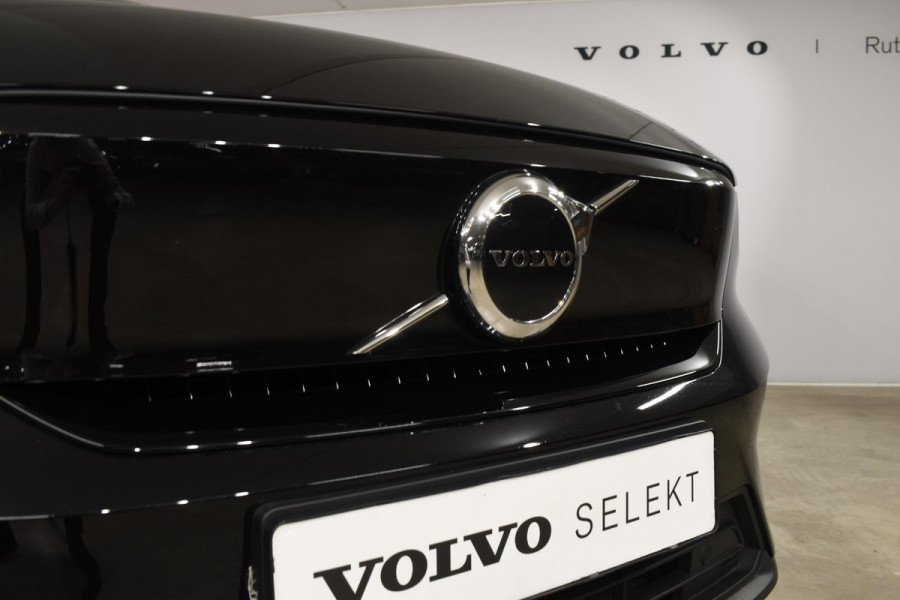 Volvo XC40 252PK Single Motor Extended Range Plus / Navigatie / Camera / Parkeersensoren / Adaptieve Cruisecontrol / Stuur-Stoelverwarming / LM Velgen / Trekhaak /