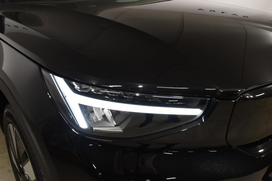 Volvo XC40 252PK Single Motor Extended Range Plus / Navigatie / Camera / Parkeersensoren / Adaptieve Cruisecontrol / Stuur-Stoelverwarming / LM Velgen / Trekhaak /