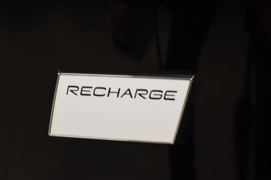 Volvo XC40 252PK Single Motor Extended Range Plus / Navigatie / Camera / Parkeersensoren / Adaptieve Cruisecontrol / Stuur-Stoelverwarming / LM Velgen / Trekhaak /