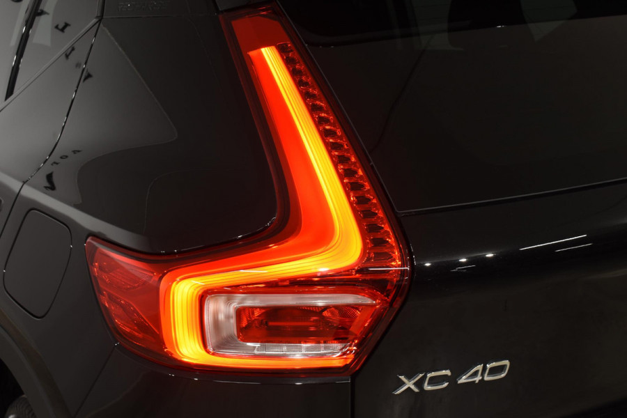 Volvo XC40 252PK Single Motor Extended Range Plus / Navigatie / Camera / Parkeersensoren / Adaptieve Cruisecontrol / Stuur-Stoelverwarming / LM Velgen / Trekhaak /