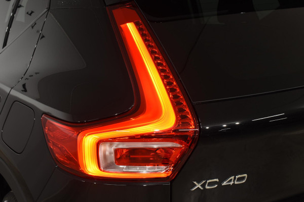 Volvo XC40 252PK Single Motor Extended Range Plus / Navigatie / Camera / Parkeersensoren / Adaptieve Cruisecontrol / Stuur-Stoelverwarming / LM Velgen / Trekhaak /