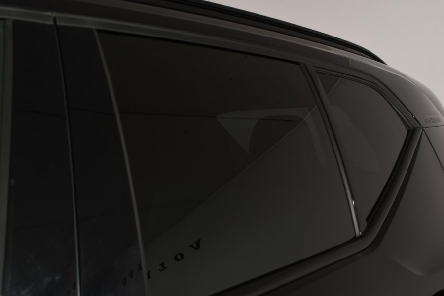Volvo XC40 252PK Single Motor Extended Range Plus / Navigatie / Camera / Parkeersensoren / Adaptieve Cruisecontrol / Stuur-Stoelverwarming / LM Velgen / Trekhaak /