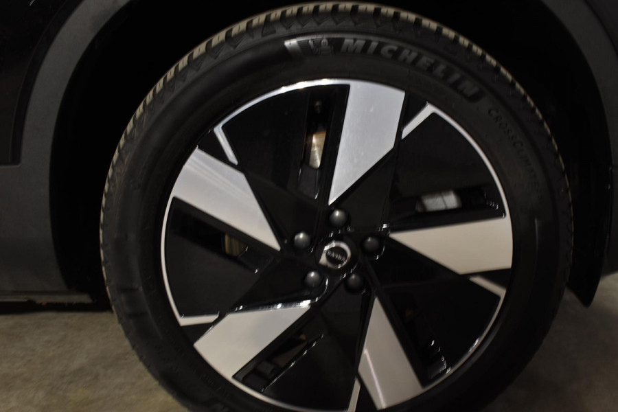Volvo XC40 252PK Single Motor Extended Range Plus / Navigatie / Camera / Parkeersensoren / Adaptieve Cruisecontrol / Stuur-Stoelverwarming / LM Velgen / Trekhaak /