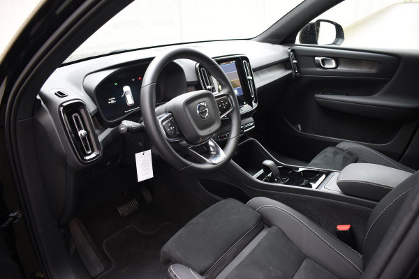 Volvo XC40 252PK Single Motor Extended Range Plus / Navigatie / Camera / Parkeersensoren / Adaptieve Cruisecontrol / Stuur-Stoelverwarming / LM Velgen / Trekhaak /