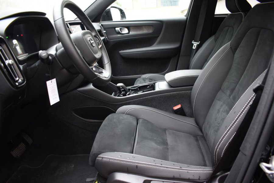 Volvo XC40 252PK Single Motor Extended Range Plus / Navigatie / Camera / Parkeersensoren / Adaptieve Cruisecontrol / Stuur-Stoelverwarming / LM Velgen / Trekhaak /